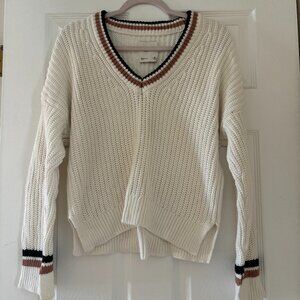 Abercrombie V Neck Crew Sweater size Medium